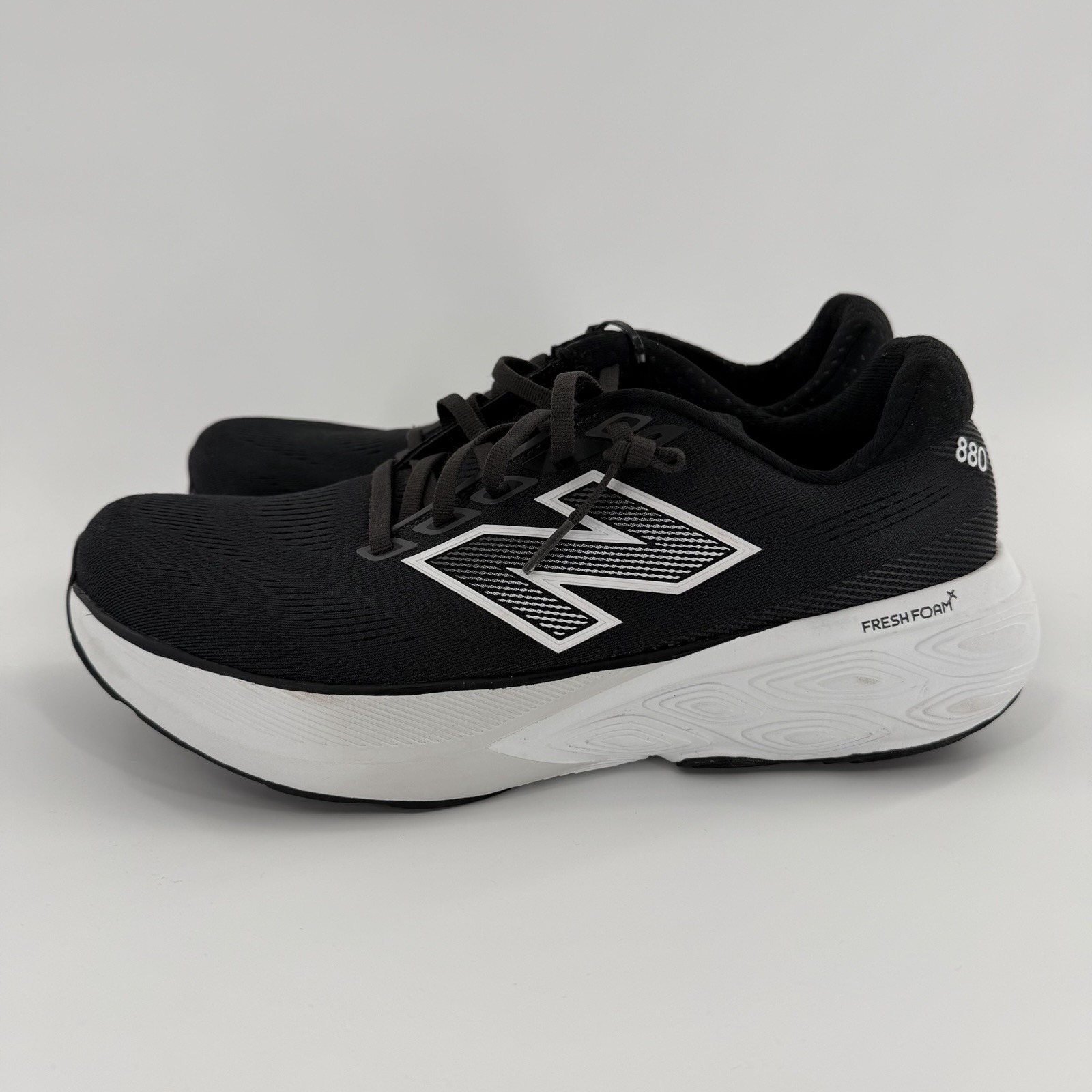 New Balance Fresh Foam X 880v15 Men's Sz 10.5 Black/White Mesh Running Sneakers